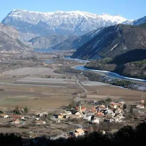 https://joli-appartement-t2-au-village-de-rochebrune-05190.fr-provencehotel.com
